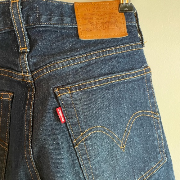 Levi’s wedgie fit jeans, dark wash, size 26. - Picture 3 of 3